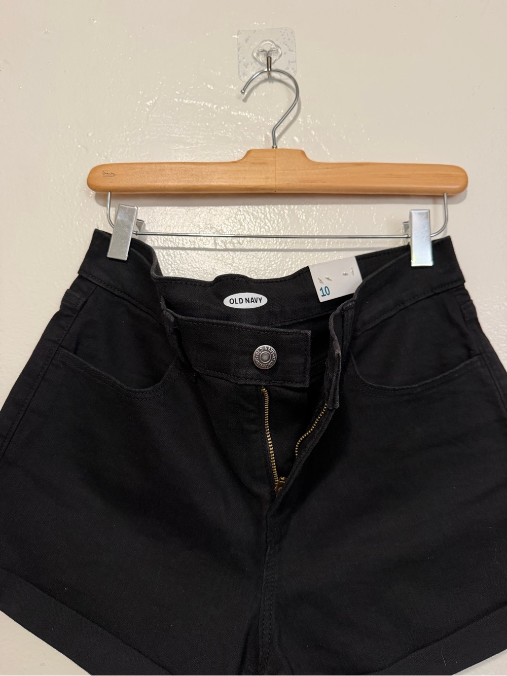 Old Navy Black Cuffed Women's Denim Shorts - Picture 3 of 4